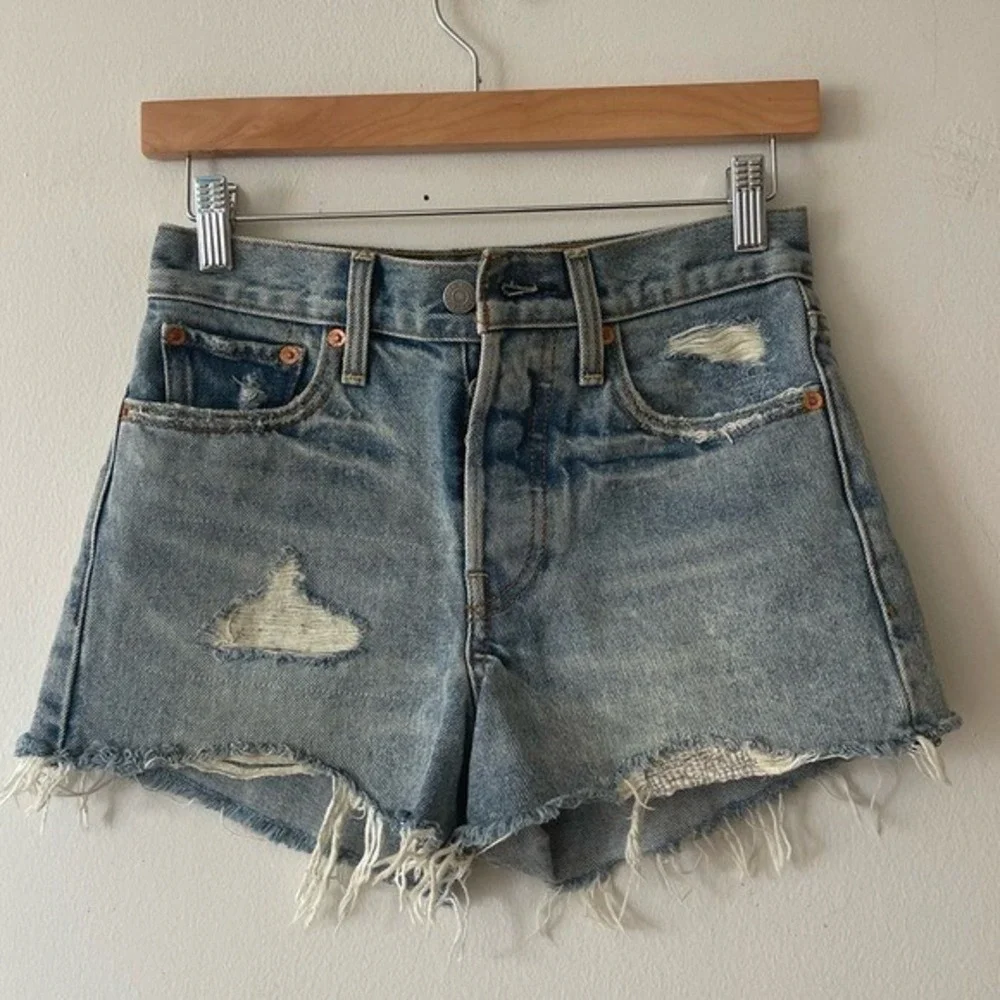 Levi's Denim Cut Off Shorts Distressed Frayed bottom Button Fly‎ Size 24